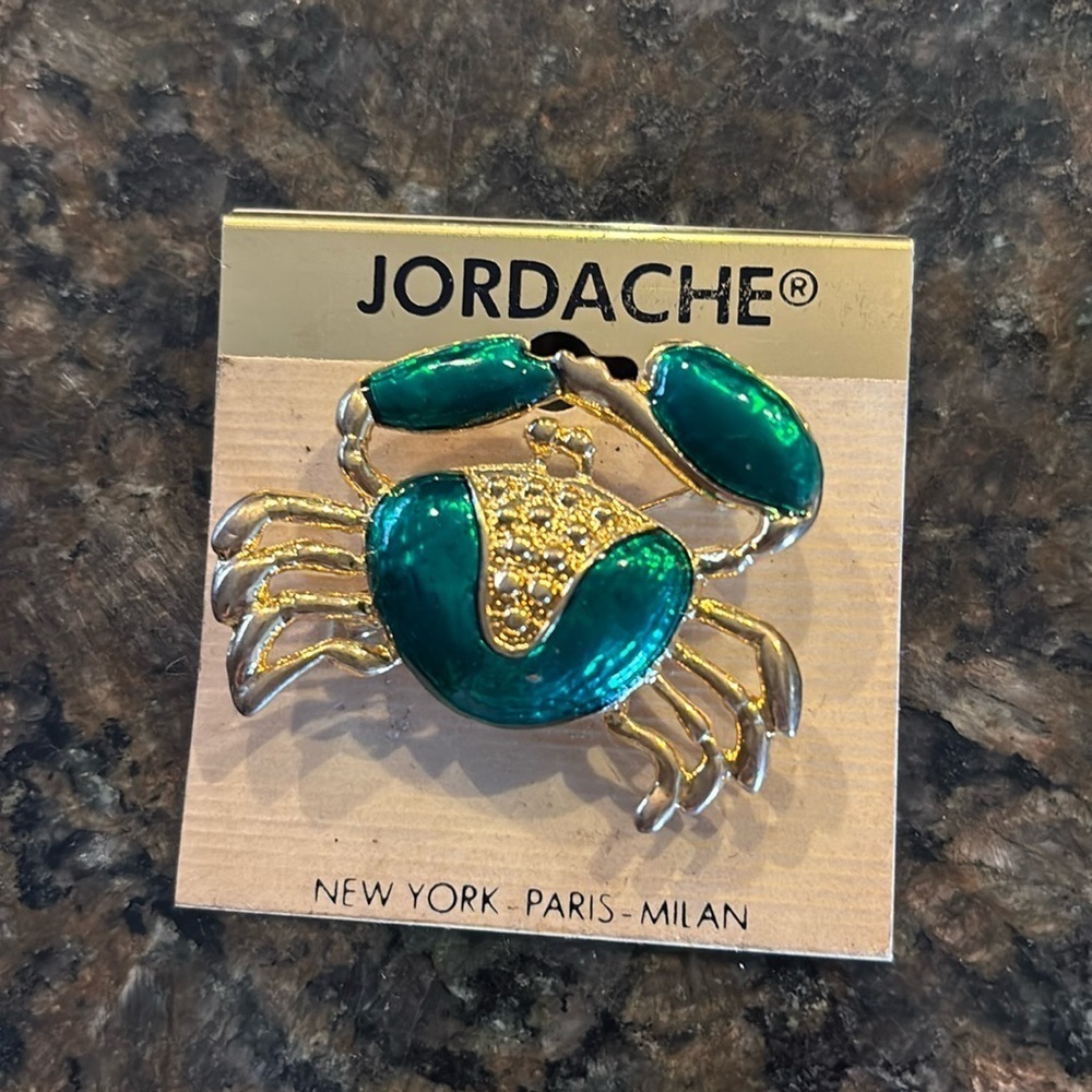 New Jordache green enamel crab pin